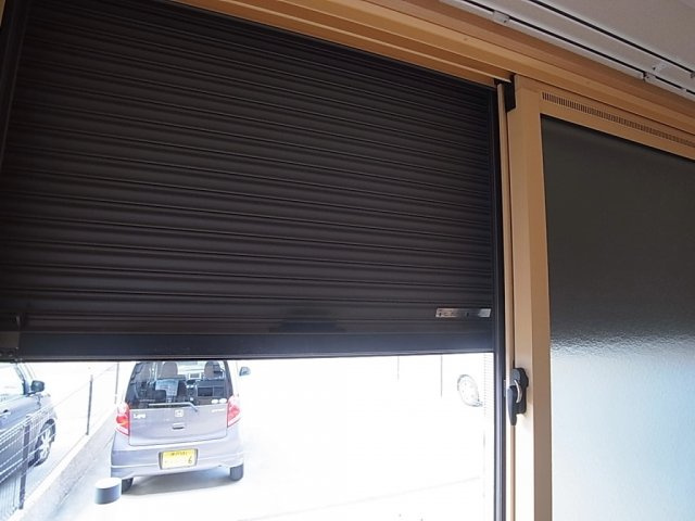 木戸様タウンハウスのその他|シャッター雨戸を完備