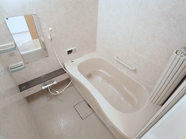 木戸様タウンハウスの浴室|追焚機能、浴室乾燥機付のバスルーム