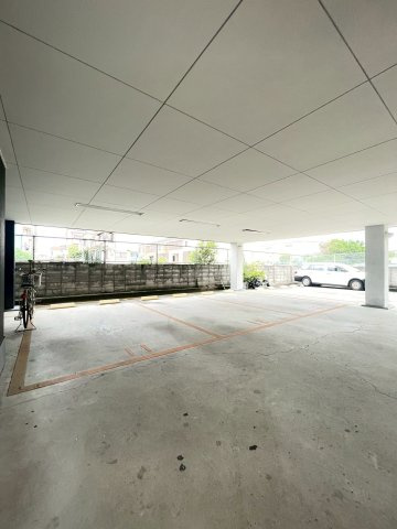 ルミエールの駐車場