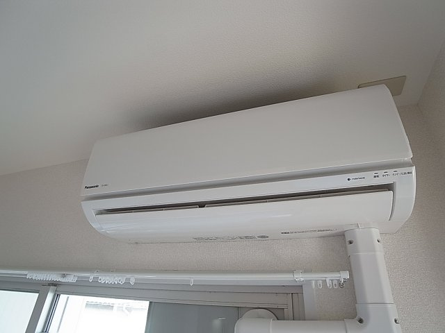 ロイヤルハイツ木戸の設備|1年中快適なエアコン完備