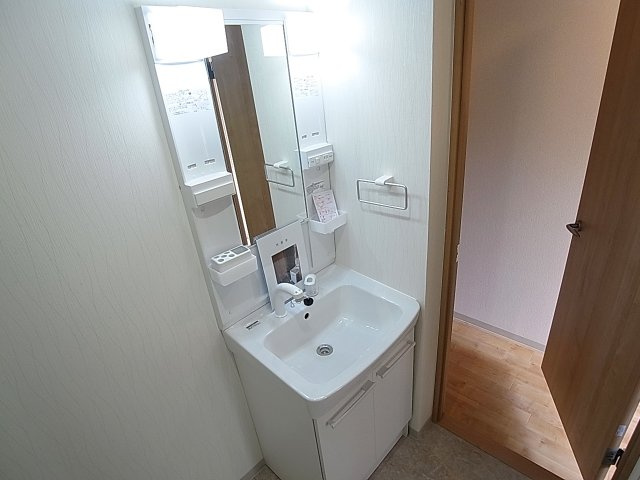 ロイヤルハイツ木戸の洗面所|シャンプードレッサーの独立洗面台