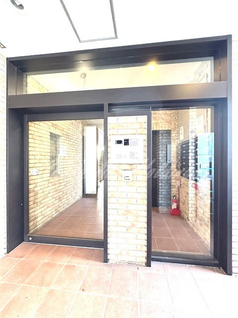 大和市大和東２丁目の賃貸マンションのエントランス|毎日通るエントランス♪