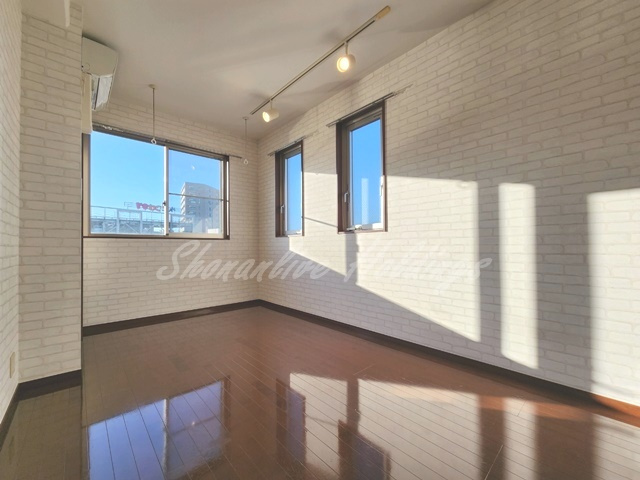 大和市大和東２丁目の賃貸マンションの居間・リビング