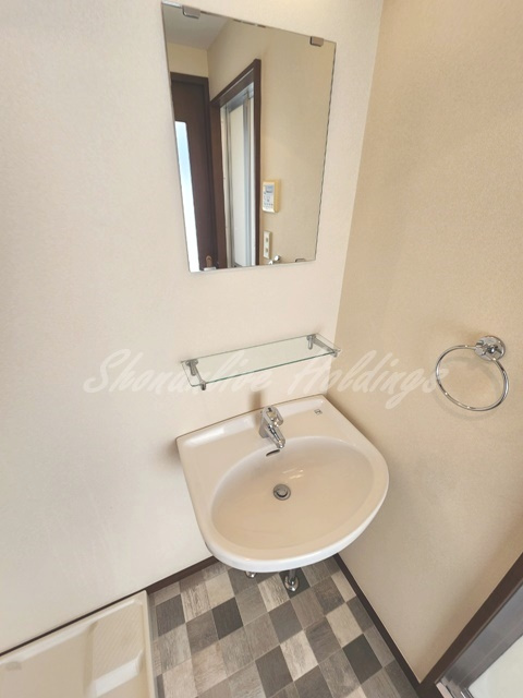 大和市大和東２丁目の賃貸マンションの洗面所|明るい洗面所です