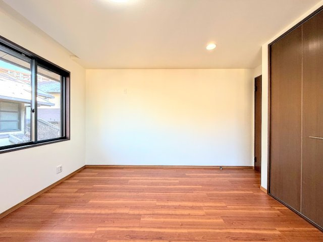 南区永田台　中古戸建ての洋室|◆気持ちの良い風が室内へ入り込む居室。家具を配置しても広々ご利用いただけます！！
