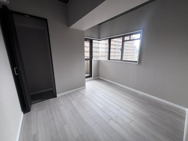 ファミールハイツ八尾　B棟の洋室