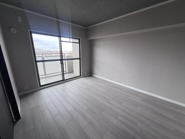 ファミールハイツ八尾　B棟の洋室