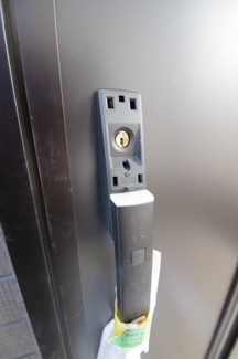 【外観：施工例】 | 玄関扉はカードキー対応