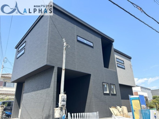 【前面道路含む現地写真】 | 神戸市西区伊川谷有瀬　新築戸建　 | ◆前面道路交通量が少ない為、駐車がしやすい♪
◆駐車2台可能♪※車種による