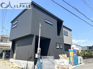 【外観】 | 神戸市西区伊川谷有瀬　新築戸建　 | ◆前南西角地の為、陽当り通風良好♪
◆駐車2台可能♪※車種による