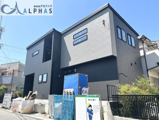 【外観】 | 神戸市西区伊川谷有瀬　新築戸建　 | ◆前面道路交通量が少ない為、駐車がしやすい♪
◆駐車2台可能♪※車種による