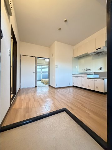 森川マンションの玄関