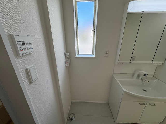 玉村町南玉（全2棟）A号棟の独立洗面台