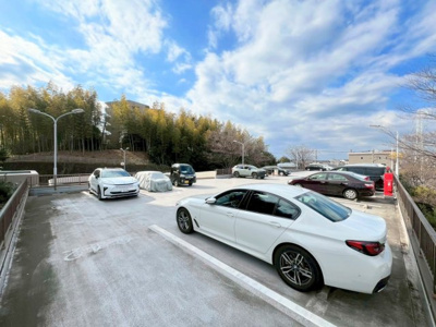 【駐車場】 | かしの木台ハイツ6号棟 | ◆ゆったりとした駐車スペースを確保いたしましたので、お車2台駐車できます。