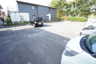 【駐車場】