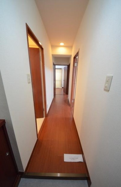 メゾンプチフォーレの玄関