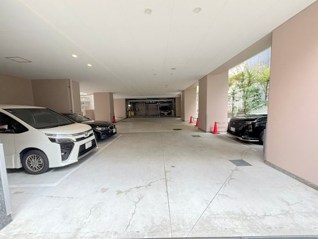 セレッソコート新大阪の駐車場