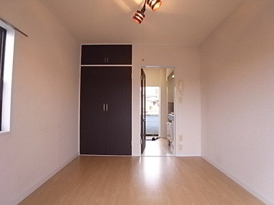 【寝室】 | マリンヒルズ | 落ち着いて過ごせるお部屋なので、寝室にいかがでしょうか