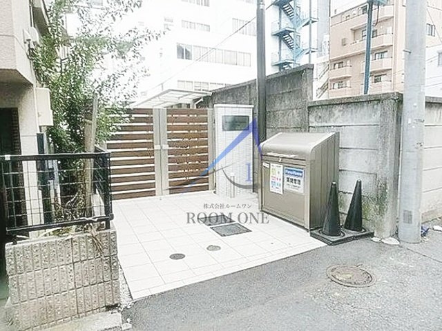 ソラーナ新宿のその他共用部分|敷地内ゴミ置き場です。