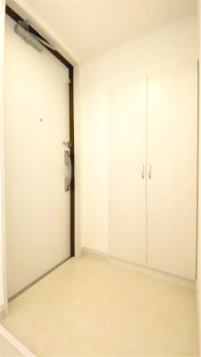 リブリ・MMKの玄関