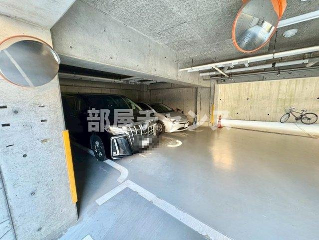 メゾン・ド・オーキッドの駐車場