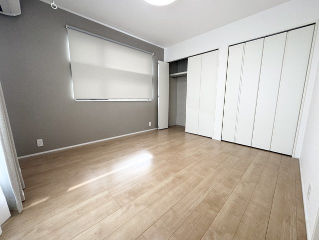 ポーラス施工の駅すぐ6分の築浅で新生活♪久喜市栗橋北の洋室|スタンダードな洋室です