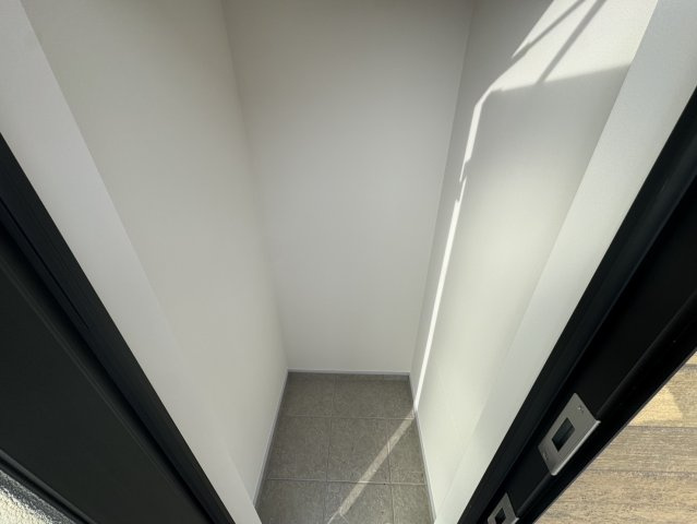 ポーラス施工の駅すぐ6分の築浅で新生活♪久喜市栗橋北の設備|外部収納です