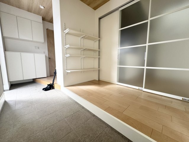 ポーラス施工の駅すぐ6分の築浅で新生活♪久喜市栗橋北の玄関|シンプルで使いやすい玄関です