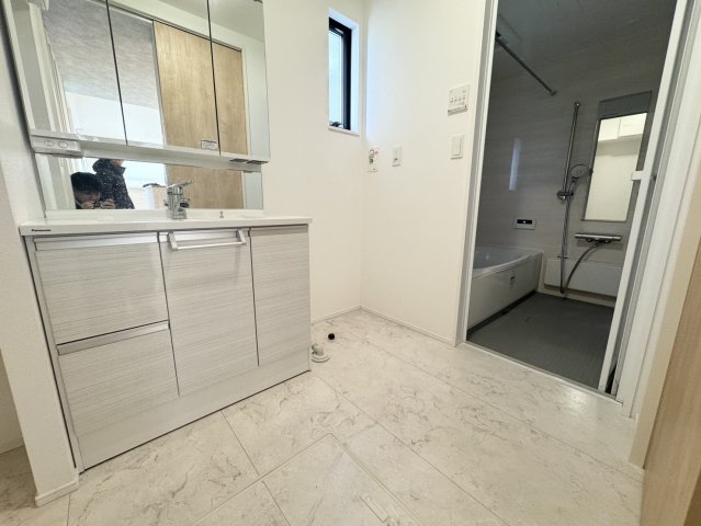 ポーラス施工の駅すぐ6分の築浅で新生活♪久喜市栗橋北の独立洗面台|独立洗面台、朝の身支度には欠かせません