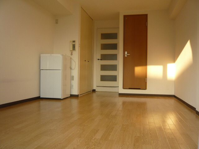 ニューブ神戸の洋室