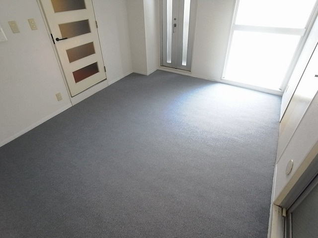 ニューブ神戸の洋室