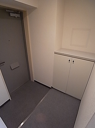 ニューブ神戸の玄関