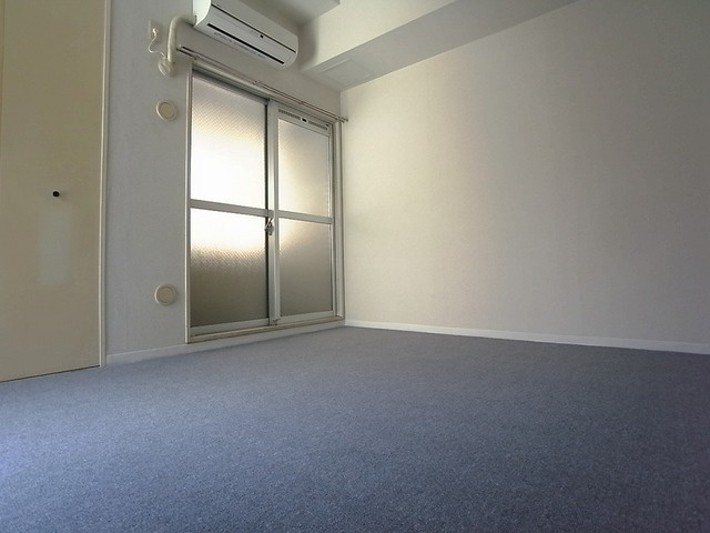 ニューブ神戸の居間・リビング