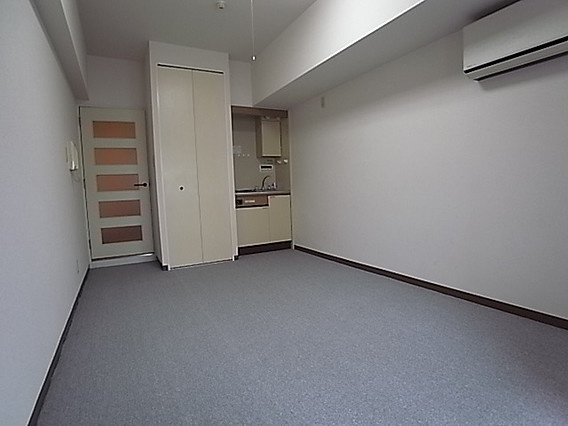 ニューブ神戸の居間・リビング