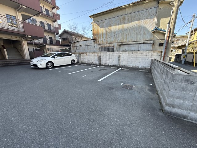 グランツ野里の駐車場