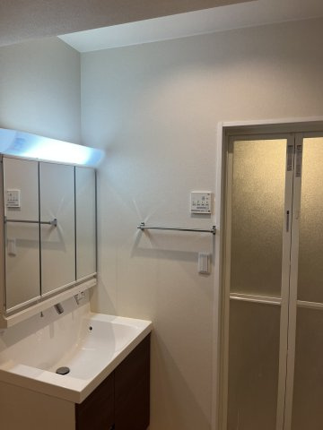 横川2丁目貸戸建ての独立洗面台