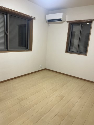 横川2丁目貸戸建ての洋室