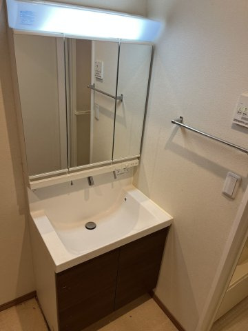 横川2丁目貸戸建ての洗面所