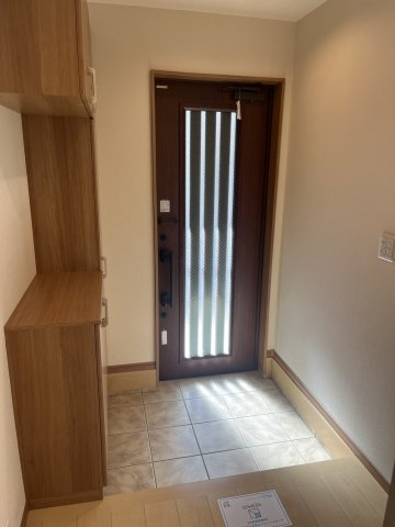 横川2丁目貸戸建ての玄関