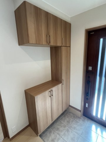 横川2丁目貸戸建ての玄関