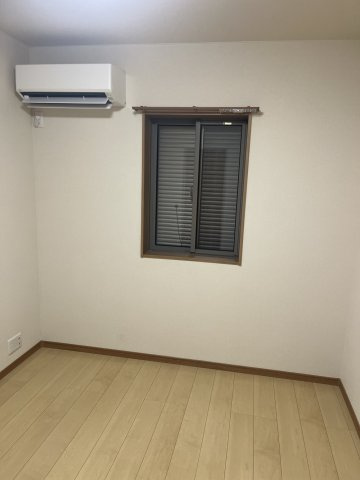 横川2丁目貸戸建ての洋室