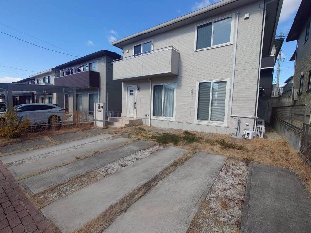 豊田市西中山町貸家の駐車場
