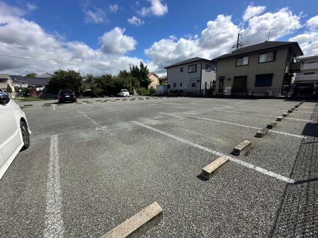 ヴァンベール　A棟の駐車場