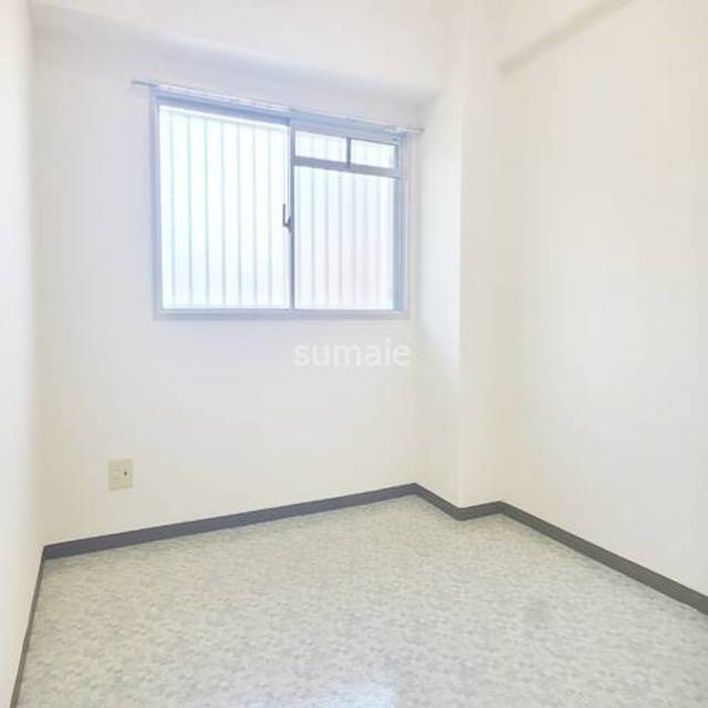 クローネ川口の洋室|6帖の居室です☆