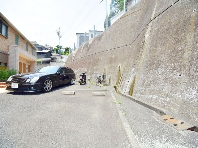 ベルセゾンの駐車場