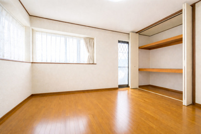 【前面道路含む現地写真】 | 東山田中古住宅 | ◆一戸建てを中心とした街並みが整然と続き、周辺は高い建物が建っていないので、緑の多い閑静な趣を感じる環境です。街並みや周辺環境も重要なポイントです！！