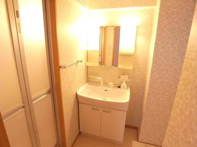 サンシャトー和賀の洗面所|ゆったりとスペースのある洗面所