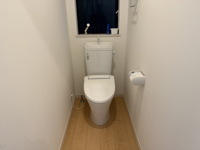 伊川谷町有瀬戸建のトイレ