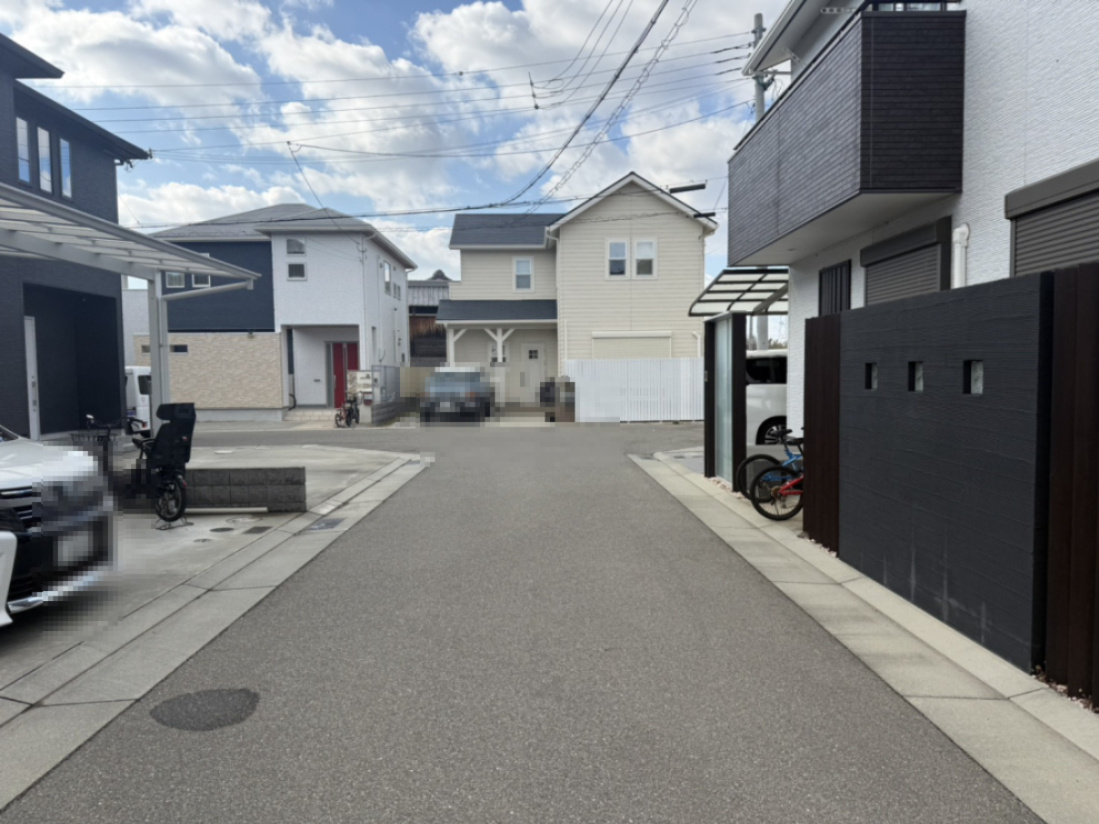 伊川谷町有瀬戸建の前面道路含む現地写真