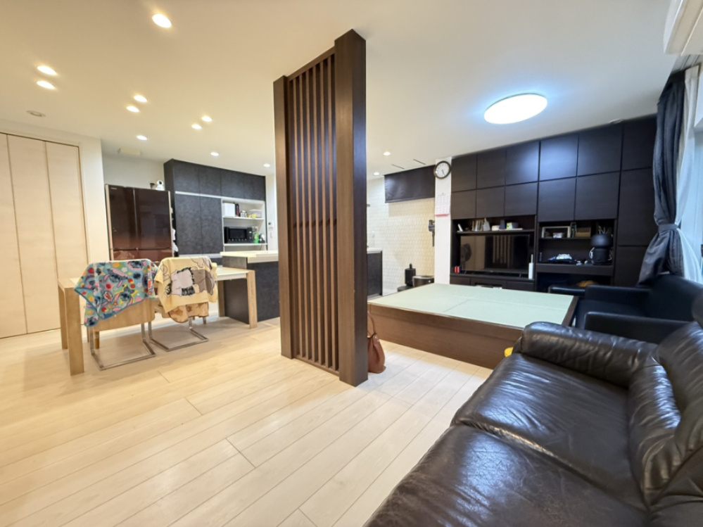 伊川谷町有瀬戸建の居間・リビング